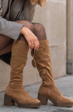 Bota alta de antelina