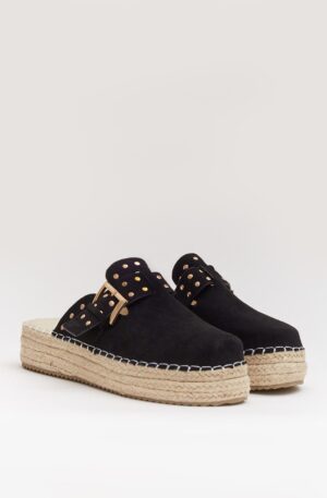 Zueco negro tachuelas