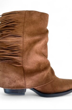 Bota media caña camel con flecos y faldon