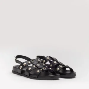 Sandalia negra tachuelas